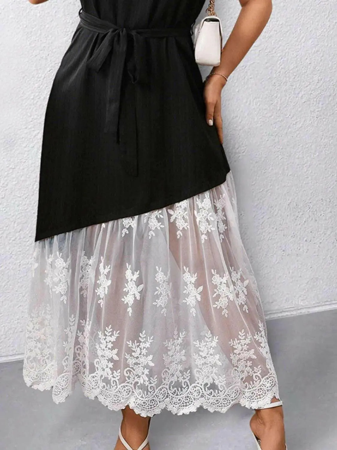 Plus Size Lace Patchwork Short Sleeve Maxi Dress.