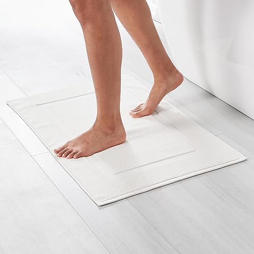 Soft Silver Banded Bath Rug Mat