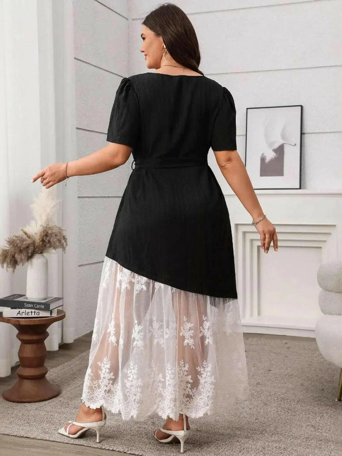 Plus Size Lace Patchwork Short Sleeve Maxi Dress.