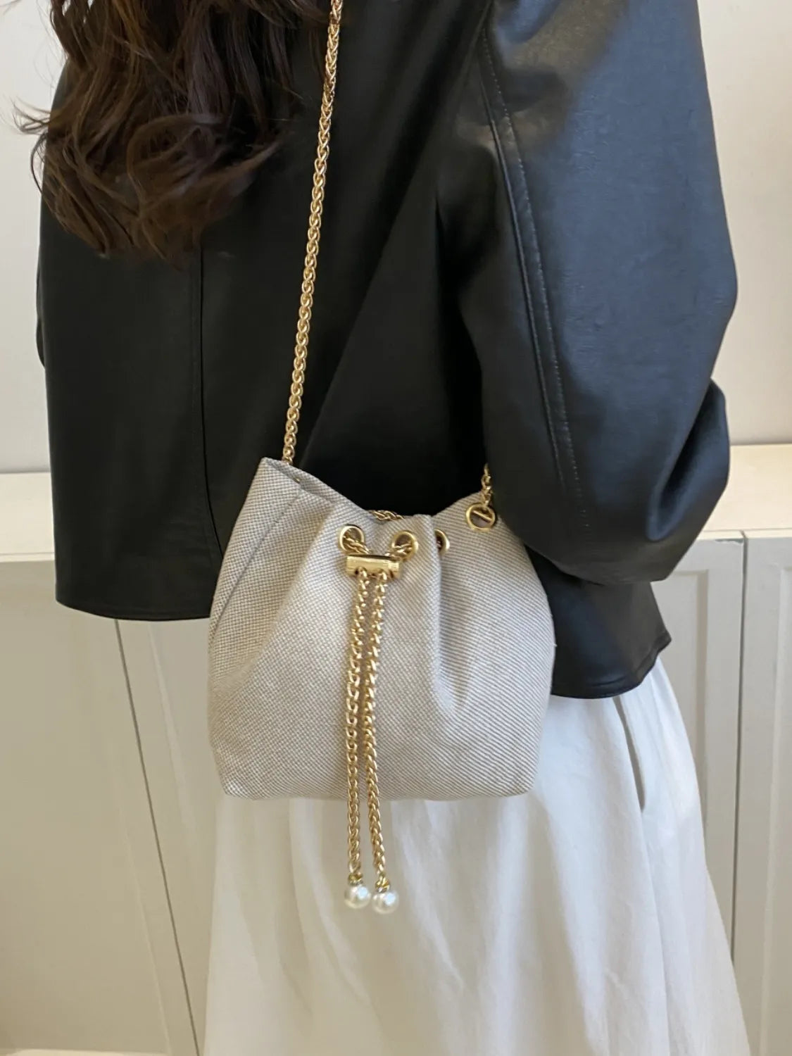 Straw Braided Chain Bucket Bag.