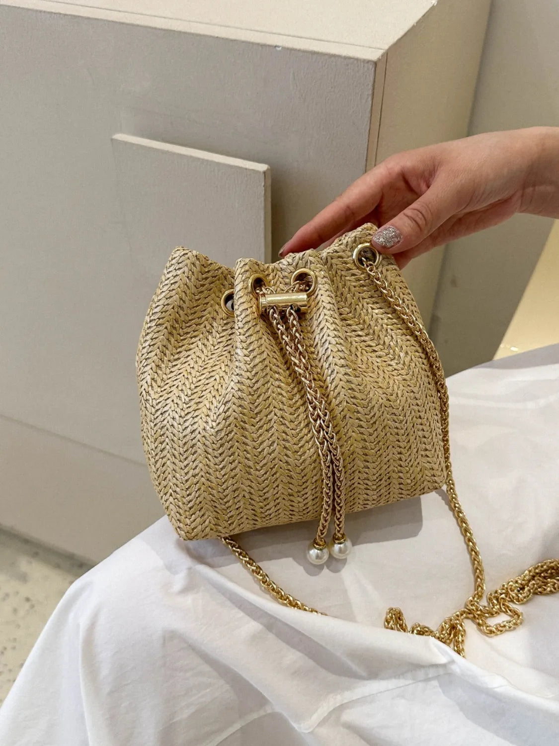 Straw Braided Chain Bucket Bag.
