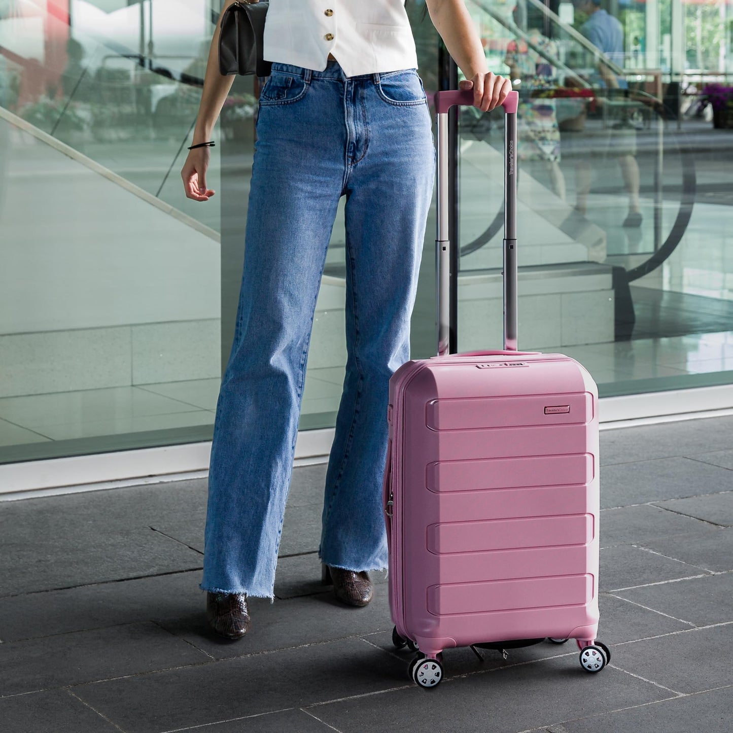 Traveler's Choice Indestructible 22 Spinner Carry-on
