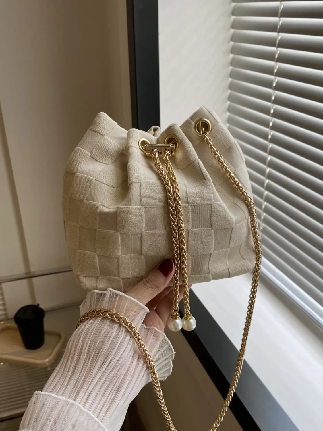 Straw Braided Chain Bucket Bag.