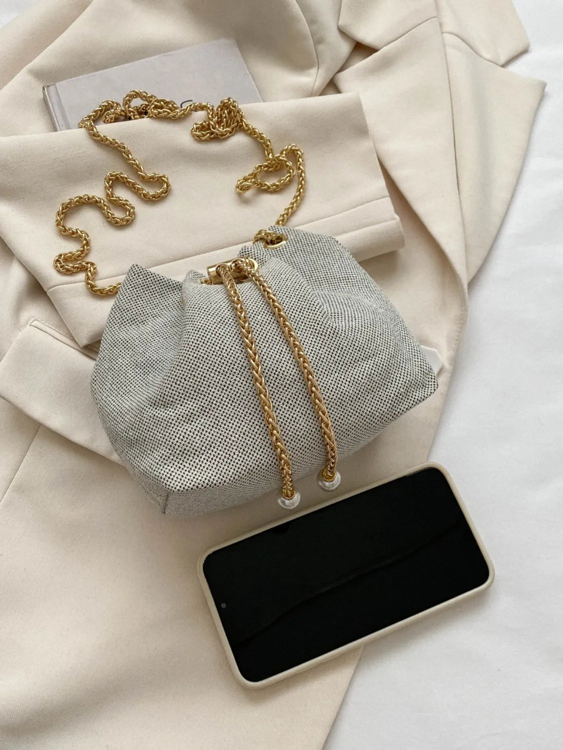 Straw Braided Chain Bucket Bag.