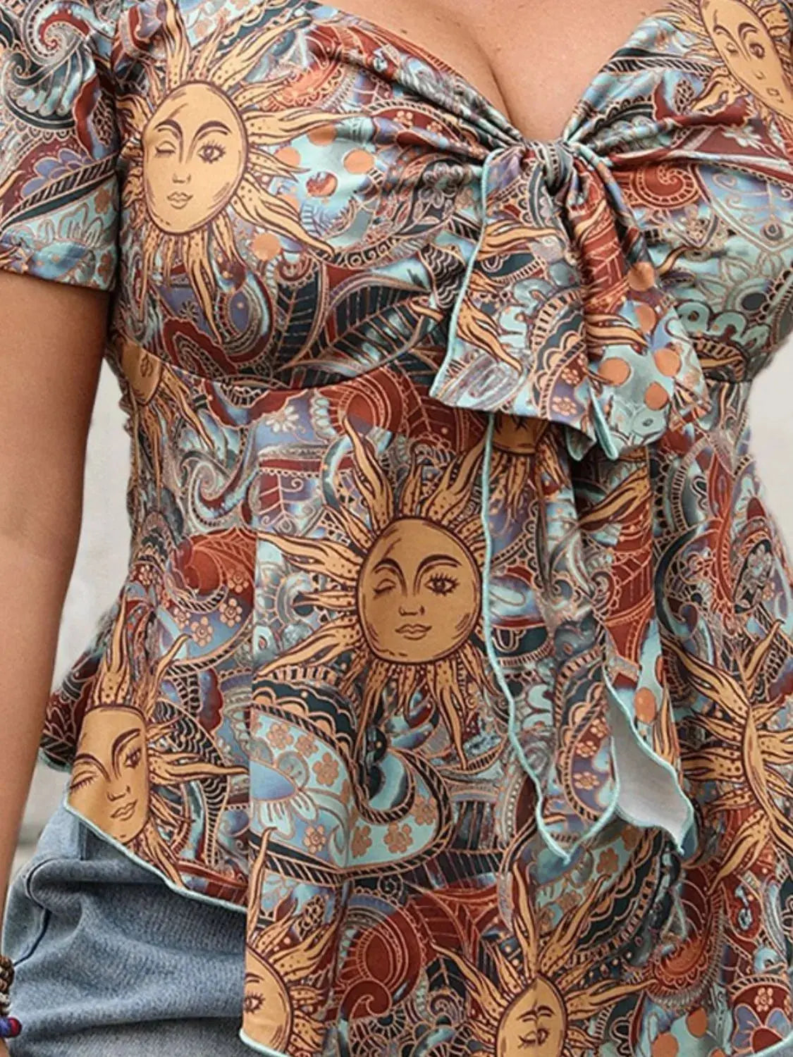 Plus Size Printed Sweetheart Neck Short Sleeve Blouse.