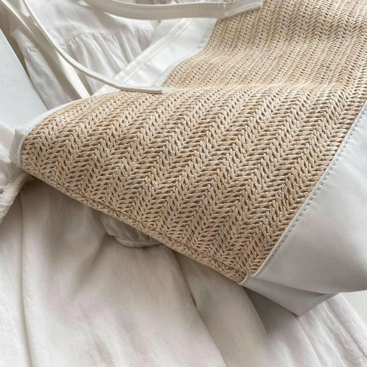 Straw Weave Leather Strap Tote Bag.