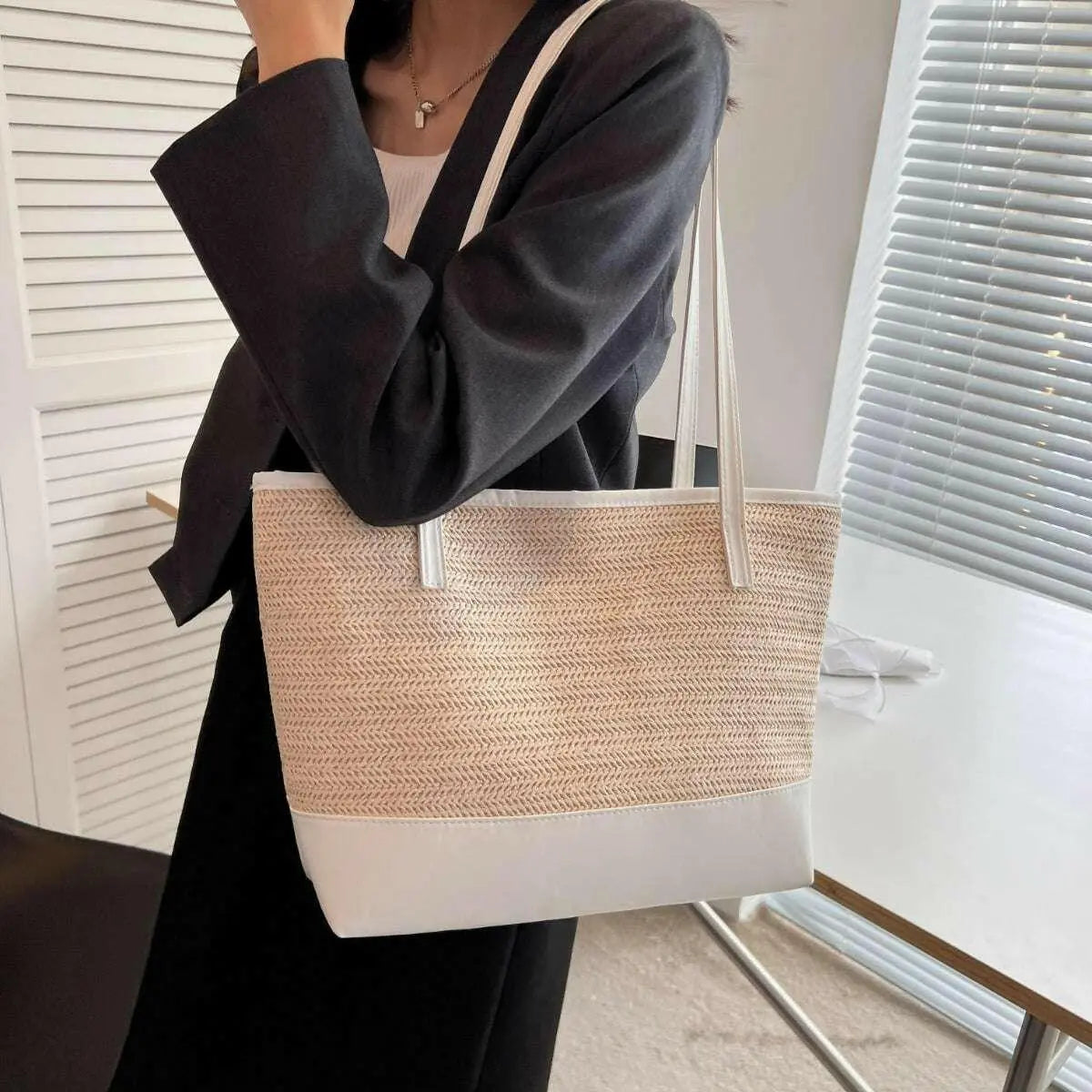 Straw Weave Leather Strap Tote Bag.