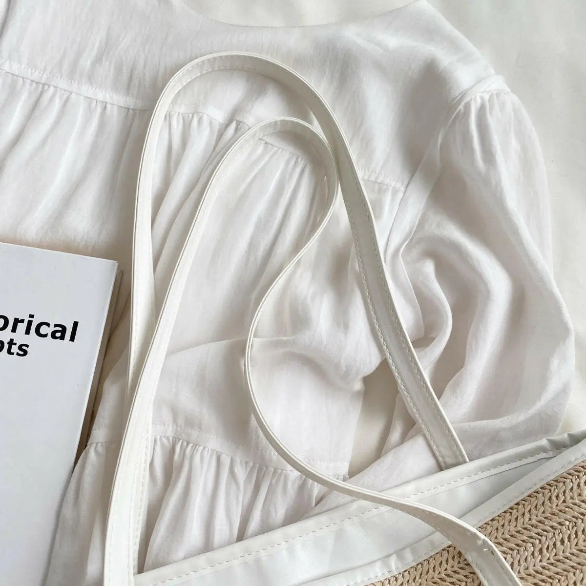 Straw Weave Leather Strap Tote Bag.