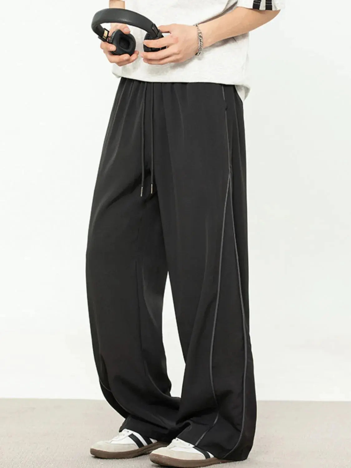 Men's Contrast Straight Sweatpants.