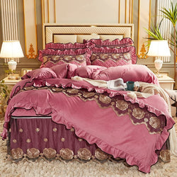 Luxury Vintage Wedding Gold Rose Lace Embroidery Crystal Velvet Bedding Set Duvet Cover Quilted Bed Skirt Bedspread Pillowcases
