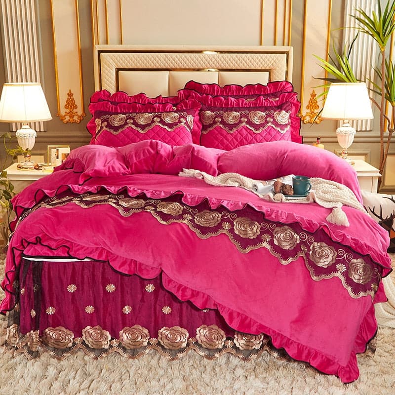 Luxury Vintage Wedding Gold Rose Lace Embroidery Crystal Velvet Bedding Set Duvet Cover Quilted Bed Skirt Bedspread Pillowcases